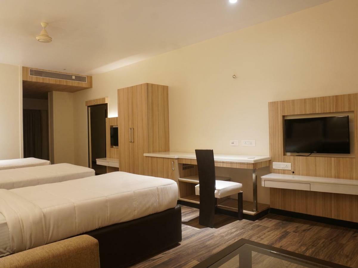Palette Four Seasons Recreation Resort Jalgaon Экстерьер фото