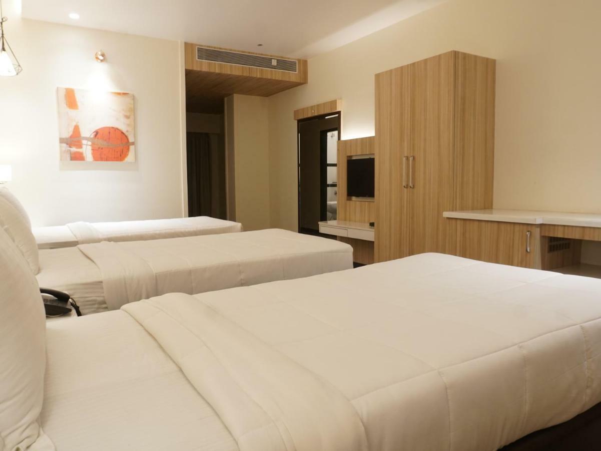 Palette Four Seasons Recreation Resort Jalgaon Экстерьер фото