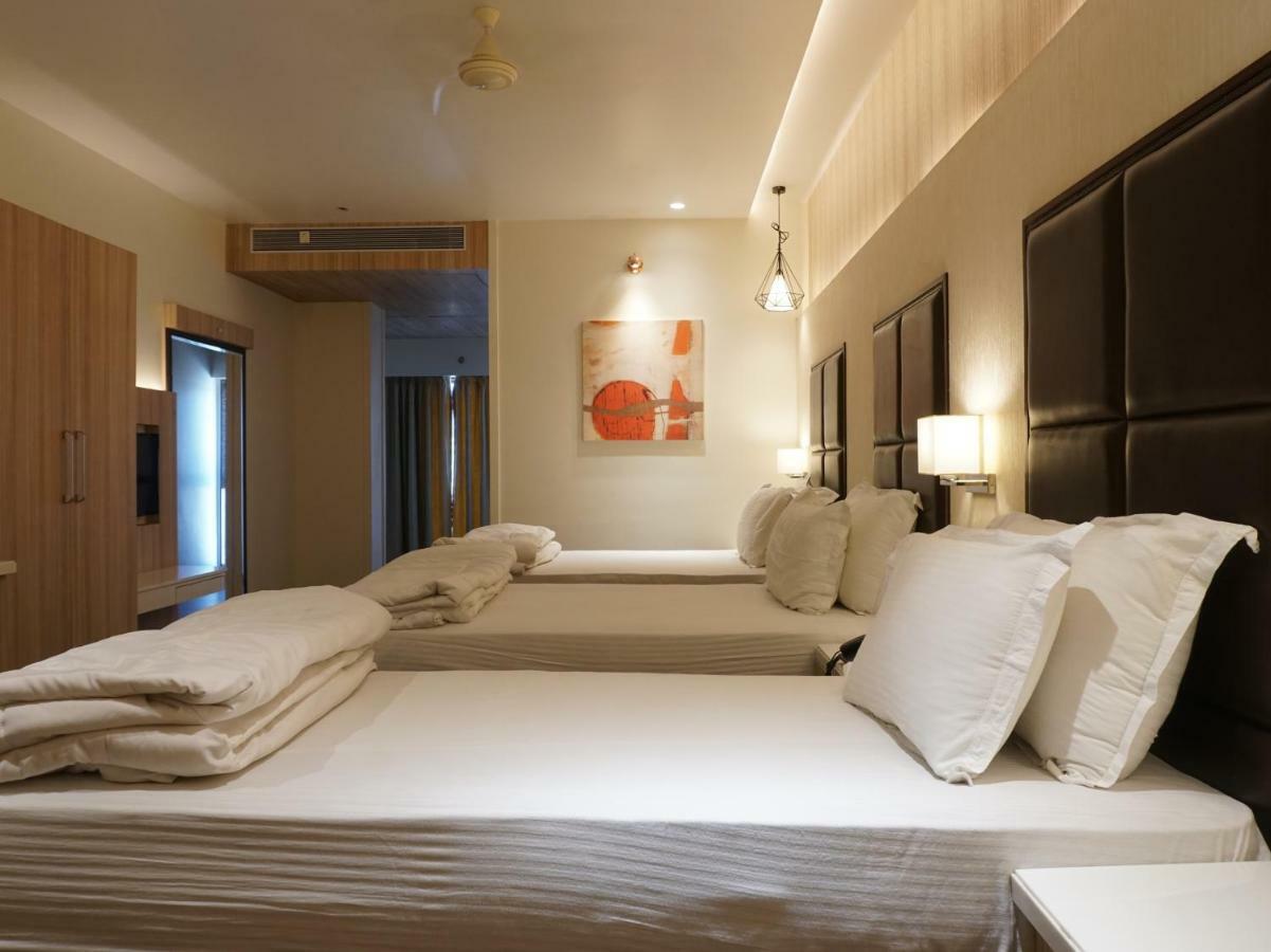 Palette Four Seasons Recreation Resort Jalgaon Экстерьер фото
