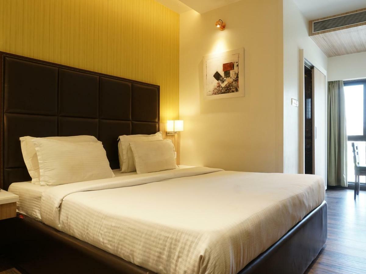 Palette Four Seasons Recreation Resort Jalgaon Экстерьер фото